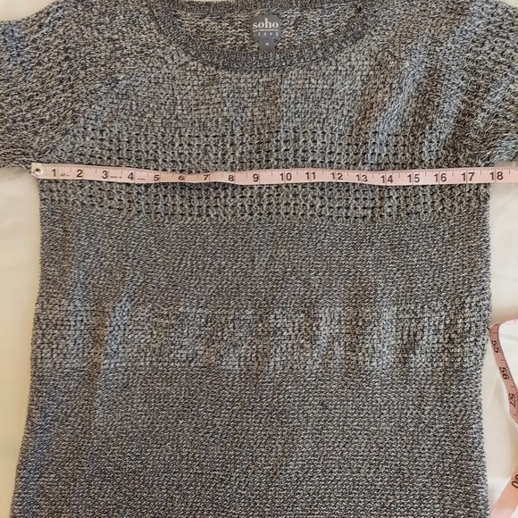 Soho New York Company Jeans Gray Knit Sweater, M/Gromet Tie Sleeves - Picture 8 of 9